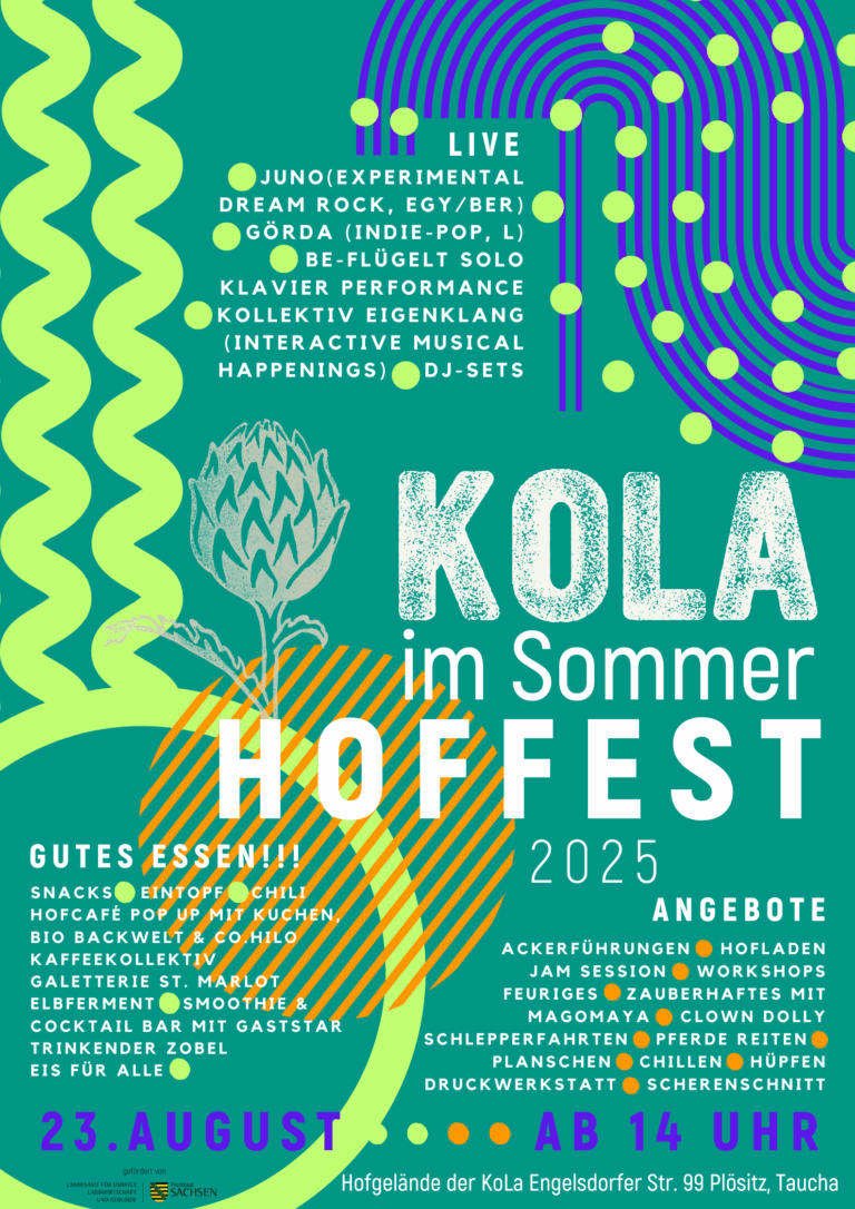 Plakat zum Hoffest 2025 mit Programmübersicht: Ackerführungen, Hofladen, Jam Session, Workshops, Zaubershow mit Magomaya und Clown Dolly, Schlepperfahrten, Ponyreiten, Planschen, Chillen, Hüpfburg, Druckwerkstatt und Scherenschnitt. Kulinarisch: Snacks, Eintopf, Chili, Kuchen im Café-Pop-up, Bio-Backwaren, Kaffee vom Hilo-Kollektiv, Galetterie St. Marlot, Elbferment, Smoothie- und Cocktailbar mit dem „trinkenden Zobel“ und Eis für alle. Musikalisches Programm mit JUNO (Dream Rock, EGY/BER), Görda (Indie-Pop, Leipzig), be-flügelt Solo-Klavier, Kollektiv Eigenklang (interaktive Klangaktionen) und DJ-Set.